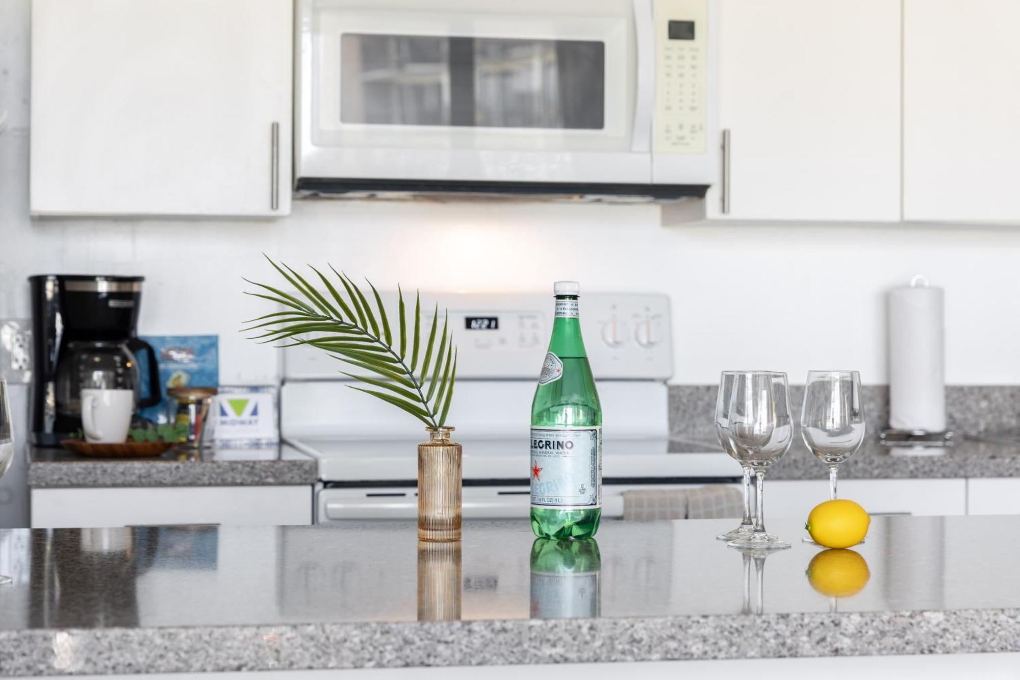 Aloha Vibes With Ocean Views, Near Beach & Parking! Хонолулу Екстериор снимка